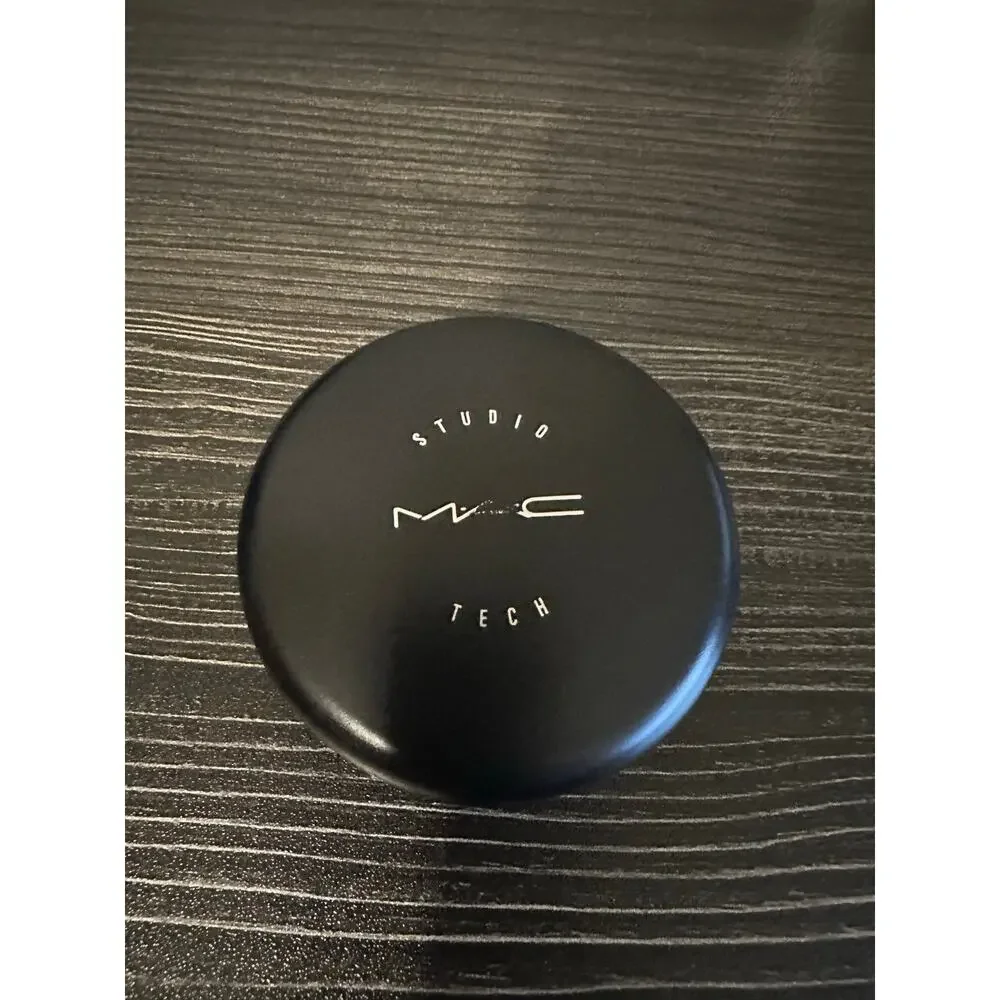 MAC Studio Tech Foundation NW45 - Discontinued